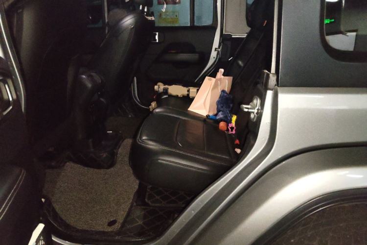 Used Jeep Wrangler 2018 2.0T Sahara Four-Door Edition
