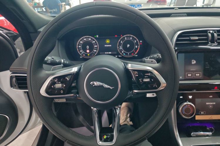 Used Jaguar XEL 2024 2.0T 250 PS R-DYNAMIC S Advanced Sport Edition Steering Wheel