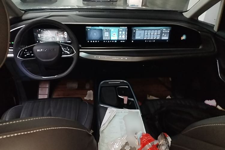 Used SAIC MAXUS G90 2022 2.0T Xingyun Seven-Seater Version Center Console