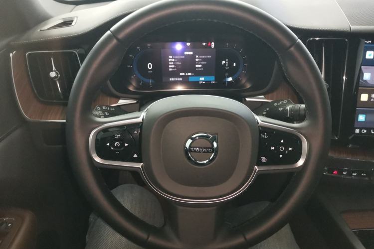 Used Volvo XC60 2025 B5 Four-Wheel Drive Smart & Advanced Luxury Edition