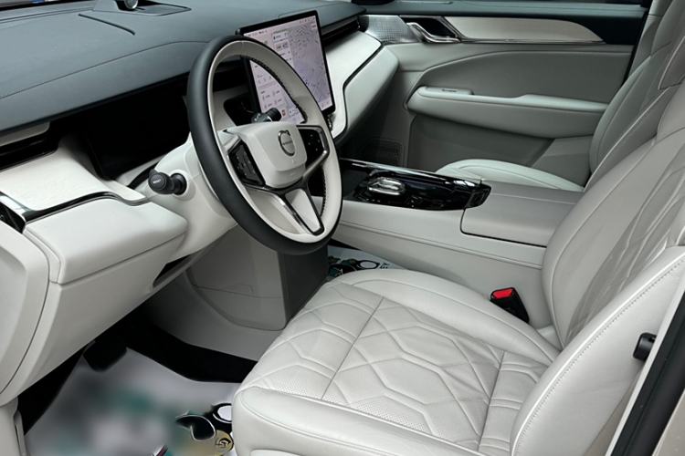 Used Volvo EM90 2025 Ultra Six-Seater