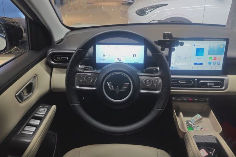 Used Wuling Bingo PLUS 2024 330 km Range Five-Seater Version Steering Wheel