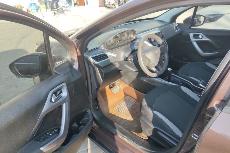 Used Peugeot 2008 2014 1.6L Automatic Trend Edition Interior 3