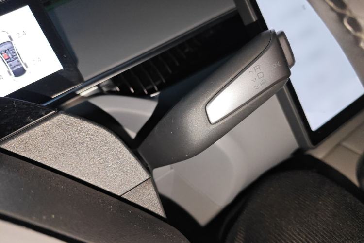 Used XPeng MONA M03 2024 620 with Ultra-Long Range Gear Lever