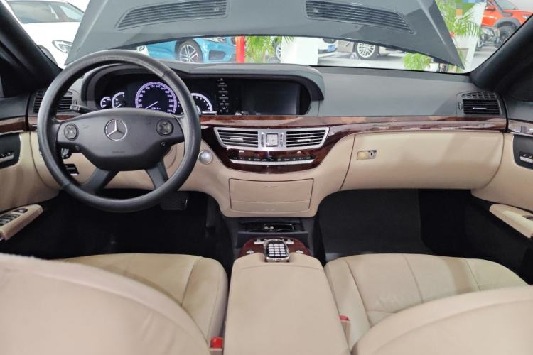 Used Mercedes-Benz S-Class 2008 S 350 L Luxury Model Center Console