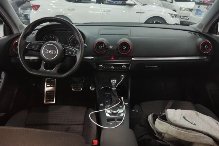 Used Audi A3 2020 Limousine 35 TFSI Sporty Version China VI Center Console