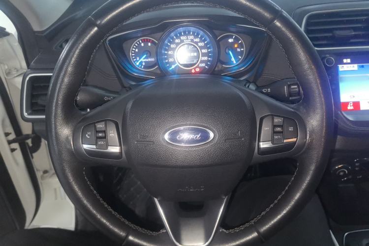 Used Ford Escort 2019 EcoBoost 125 Automatic Luxury Edition Steering Wheel