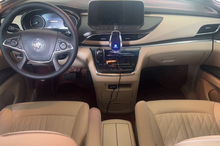 Used Buick GL8 2023 Facelifted Land Cruiser Executive Luxury Version