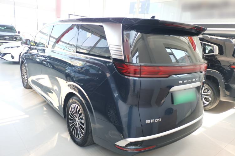 Used Denza D9 2022 DM-i 1040 Prestige Model
