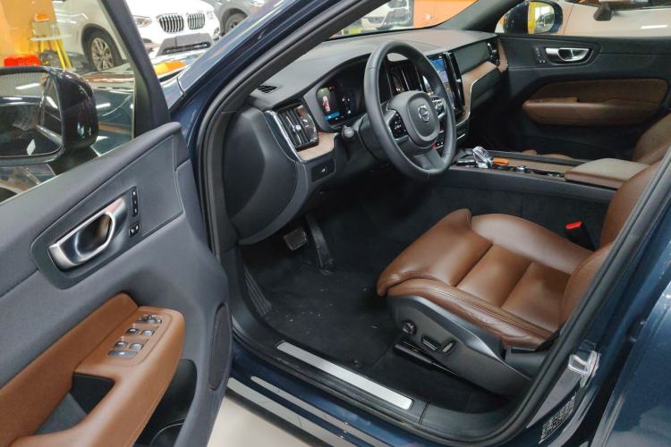 Used Volvo XC60 2024 B5 4x4 Smart Luxury Edition
