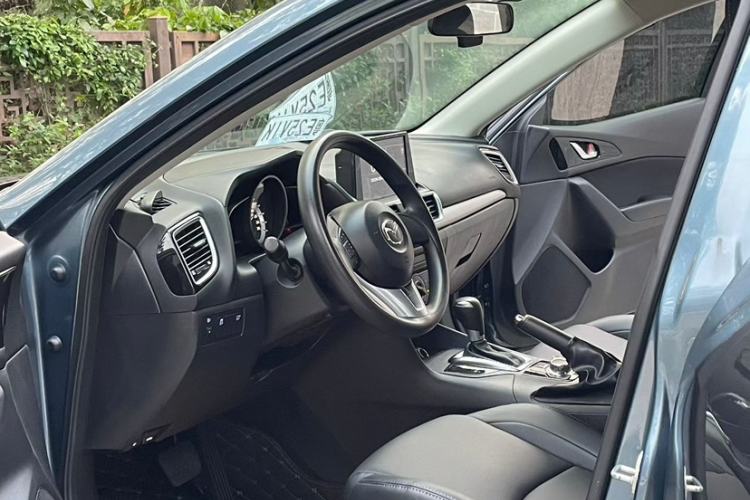 Used Mazda 3 Axela 2016 Sedan 1.5L Automatic Comfort Model Interior 4