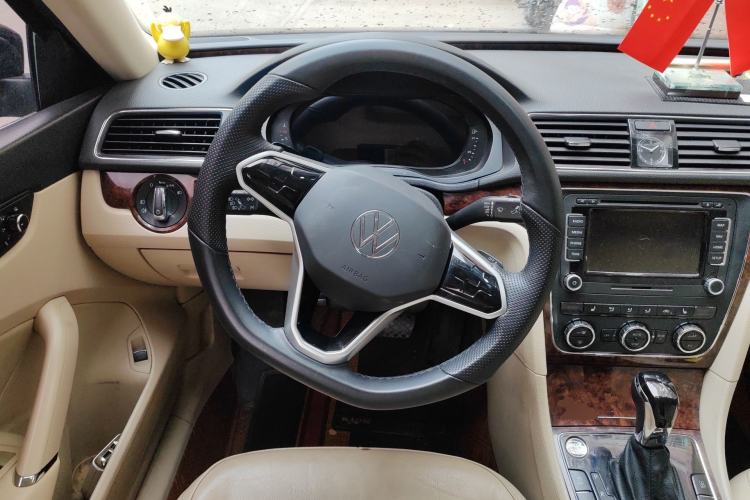 Used Volkswagen Passat 2013 1.8TSI DSG Prestige Edition Steering Wheel