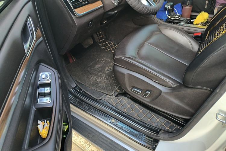 Used Roewe RX8 2018 30T Smart Connectivity Two-Wheel Drive Supreme Edition
