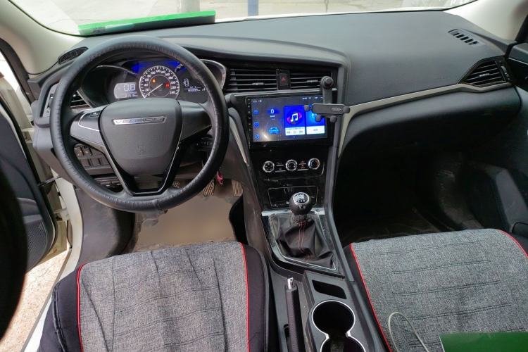 Used Venucia D60 2019 100 000 Glory 1.6L Entry Manual ChenShang Edition China VI
