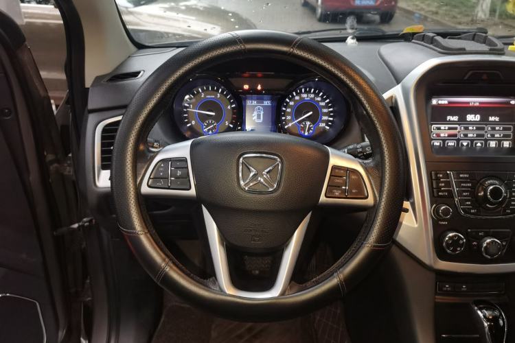 Used JMC Yusheng S350 2013 2.4T Automatic 2WD Diesel Luxury Edition 5 Seats