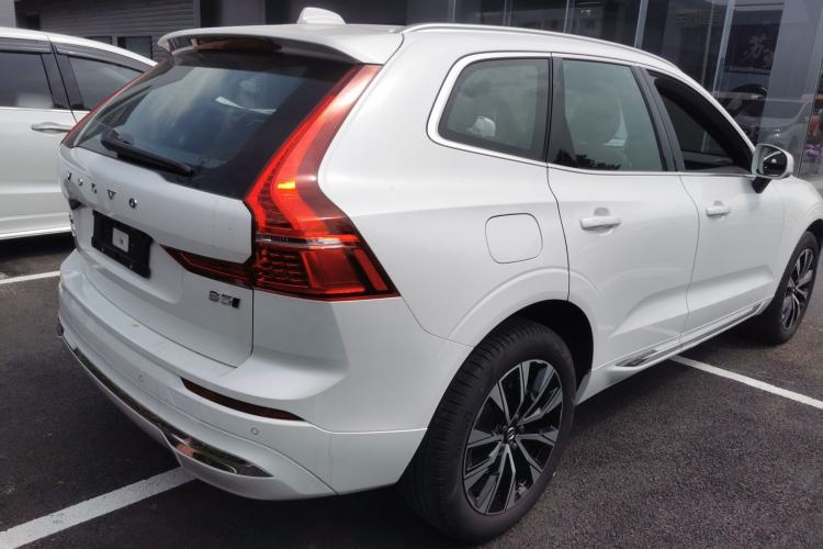 Used Volvo XC60 2025 B5 Four-Wheel Drive Smart & Advanced Luxury Edition Rear Right 45 Deg