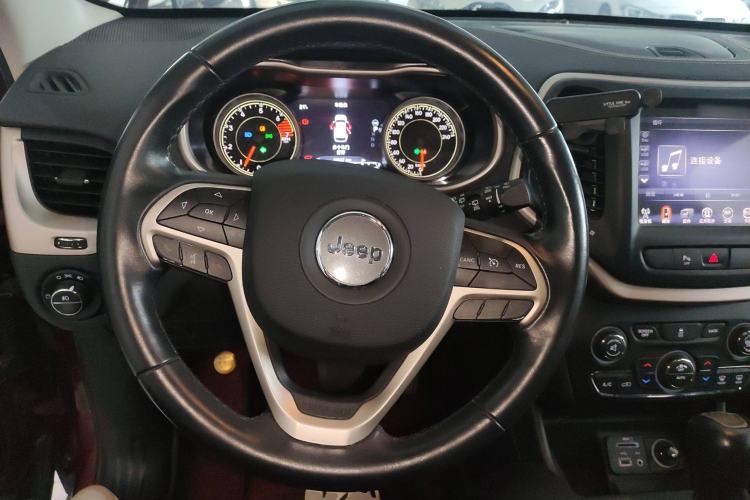 Used Jeep Cherokee 2016 2.0L Superior Edition