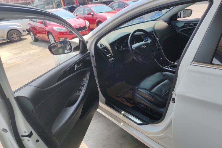 Used Hyundai Sonata 2015 Classic 2.0L Automatic Luxury Edition Driver Seat