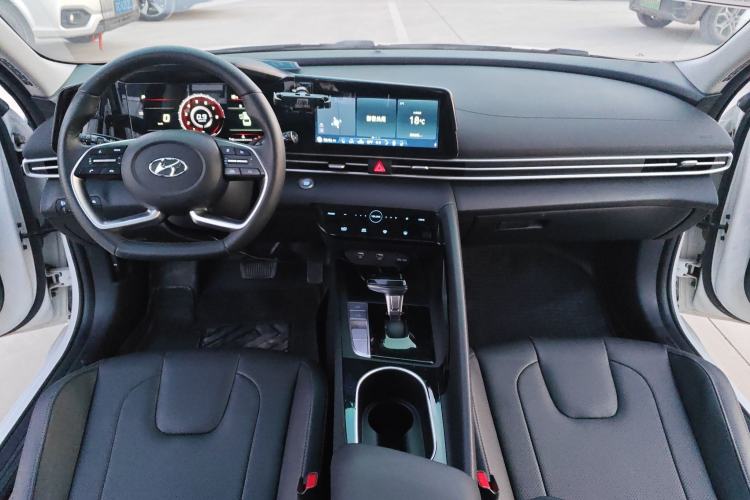 Used Hyundai Elantra 2022 1.5L CVT LUX Prestige Edition
