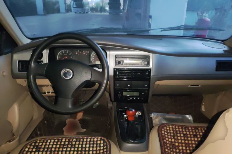 Used Volkswagen Santana Vista 2008 1.8L Manual Comfort Edition Center Console