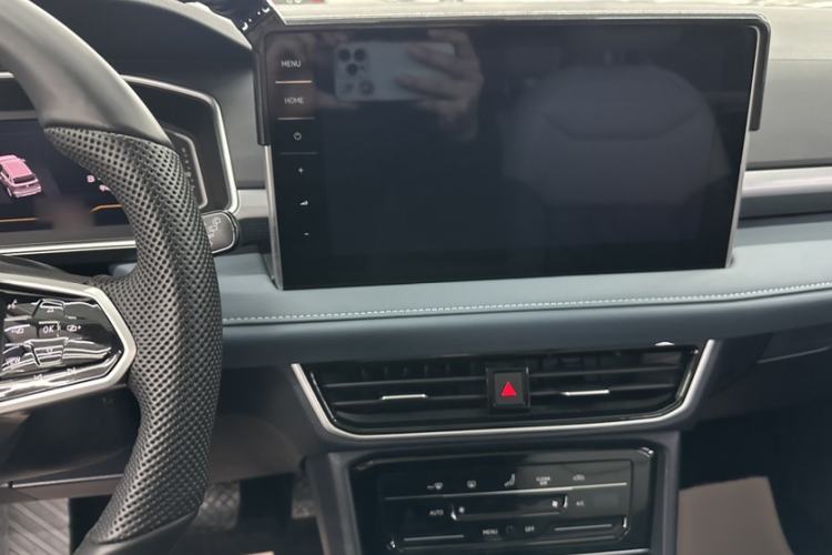 Used Volkswagen Tharu 2024 300TSI Two-Wheel-Drive Full Moon Edition Audio And AC Panel