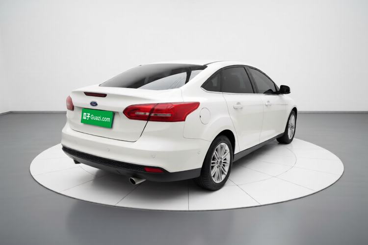 Used Ford Focus 2015 Sedan EcoBoost 180 Automatic Flagship Model Exterior 5