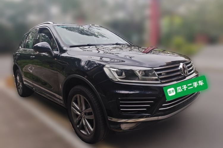 Used Volkswagen Touareg 2018 3.0 TSI Glory Collection Edition Front Right 45 Deg
