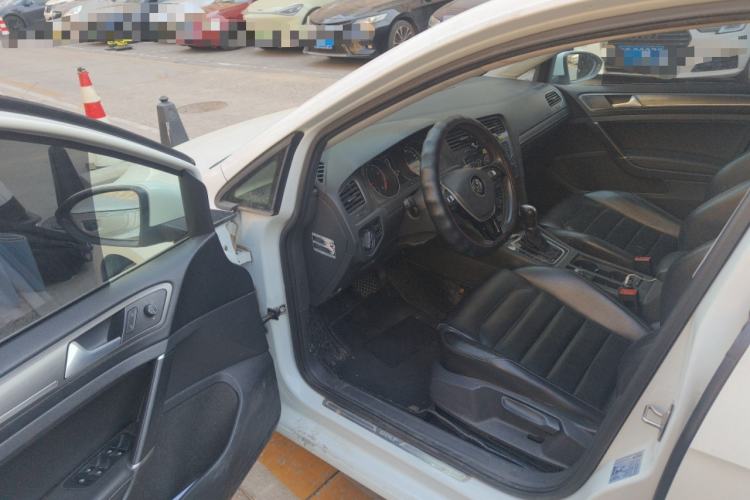 Used Volkswagen Golf 2016 230TSI Automatic Luxury Version
