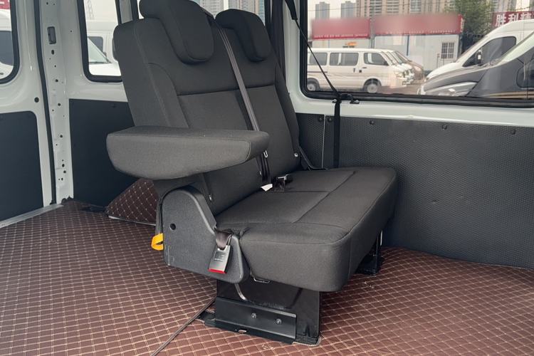 Used JMC Fushun 2023 2.0T Automatic Short-Wheelbase Mid-Height Commercial Multi-Purpose Passenger Vehicle 5 Seats