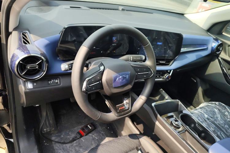 Used Chevrolet Equinox Plus 2024 102km RS Ultimate Edition Center Console