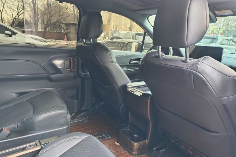 Used Toyota Sienna 2024 2.5L Hybrid Four-Wheel Drive Prestige Edition
