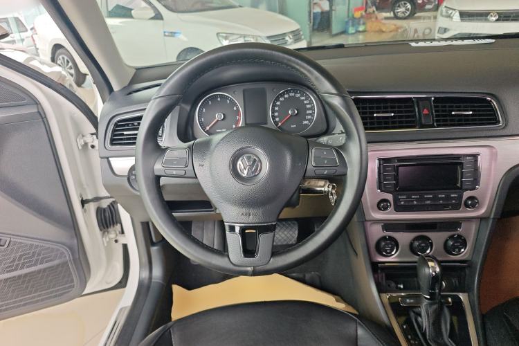 Used Volkswagen Lavida 2013 Revised Version 1.6L Automatic Luxury Edition Steering Wheel