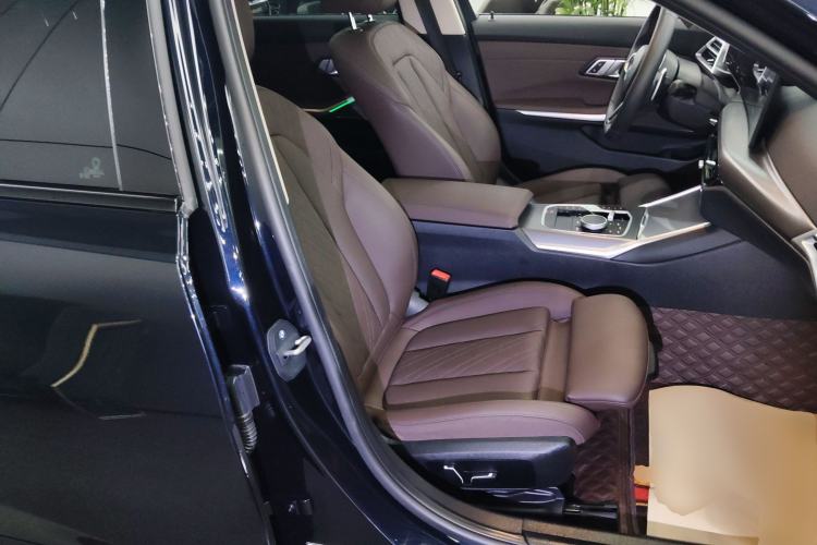 Used BMW 3 Series 2025 330Li M Sport Shadowline Package Right Front Seat