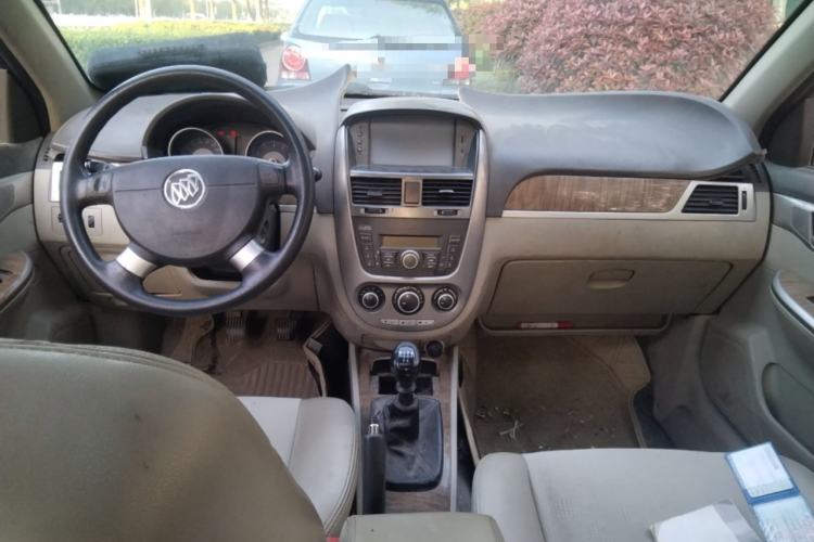 Used Buick Excelle 2015 1.5L Manual Classic Trim Center Console