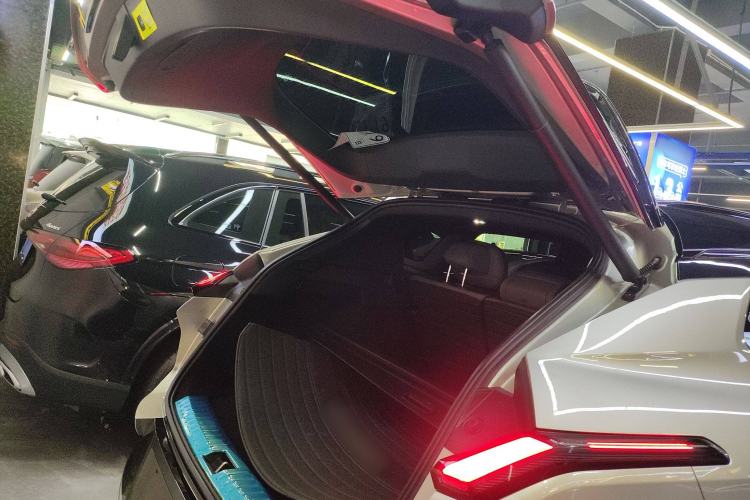 Used Lynk & Co 08 EM-P 2023 220km All-Wheel-Drive Performance Halo Trunk