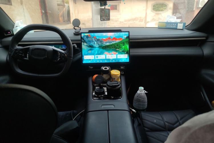 Used Lynk & Co 10 EM-P 2025 Model 120 Four-Wheel Drive Ultra Center Console