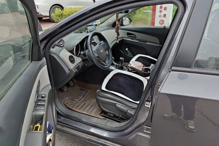 Used Chevrolet Cruze 2013 1.6L SE MT Driver Seat