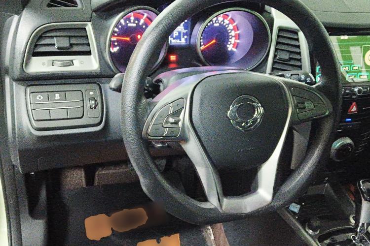 Used SsangYong Tivolan 2015 1.6L Automatic Two-Wheel Drive YARiS L Version
