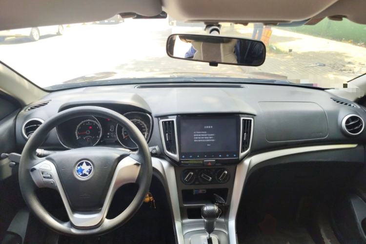 Used Venucia T70 2015 2.0L CVT Smart Choice Edition