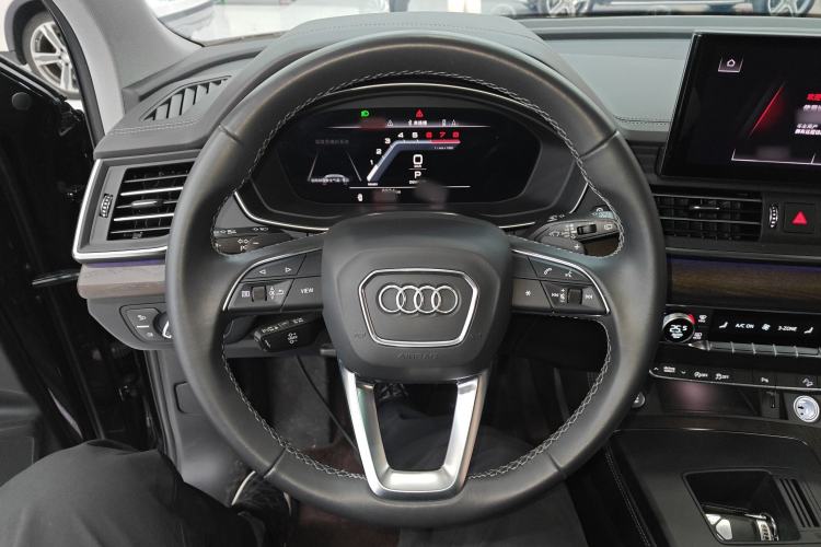 Used Audi Q5L 2023 40T Luxury Elegant Model Steering Wheel