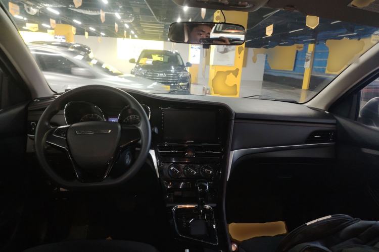 Used Venucia T70 2018 2.0L CVT Smart Edition Interior 2