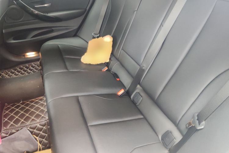 Used BMW 3 Series GT 2018 320i Sport Edition Interior 4