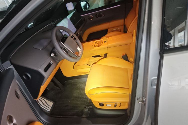 Used Li Auto i6 2025 Model Four-Wheel-Drive Standard Type