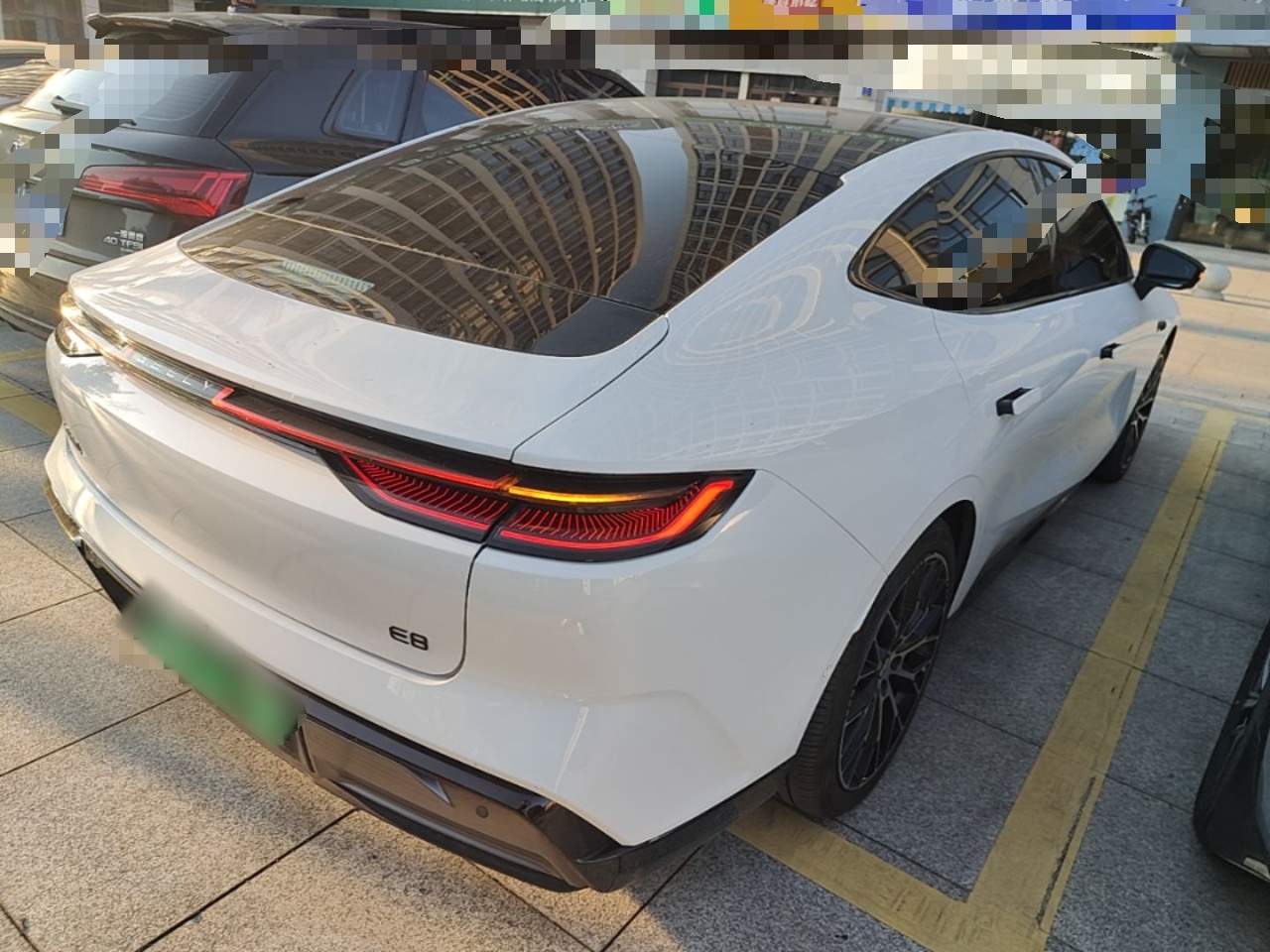 Geely Galaxy E8 2025 620 km All-Wheel Drive Starship LiDAR-Enabled Intelligent Driving Version — снимка 6