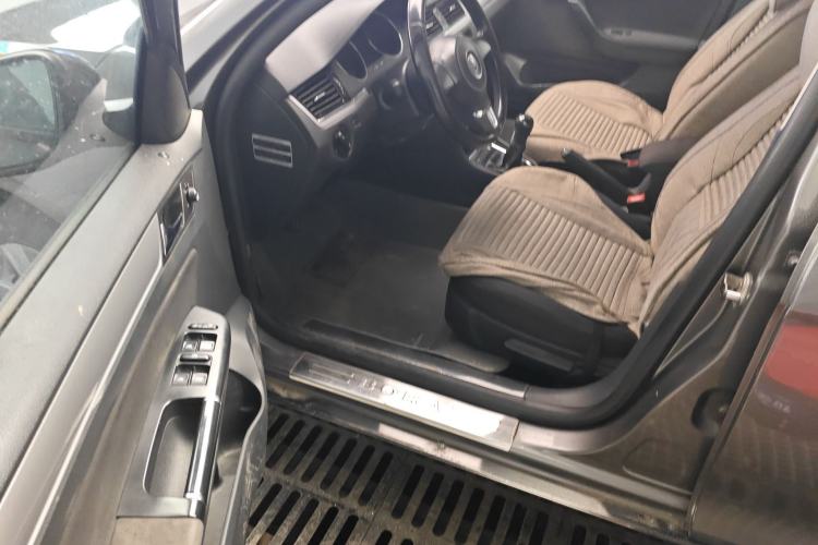 Used Volkswagen Bora 2014 1.6L Manual Fashion Edition Driver Seat