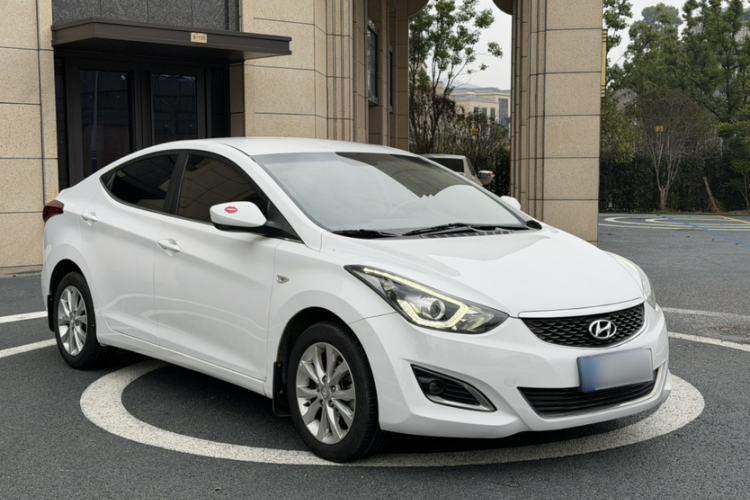 Used Hyundai Elantra (5th Generation / Langdong) 2016 1.6L Automatic Smart Version