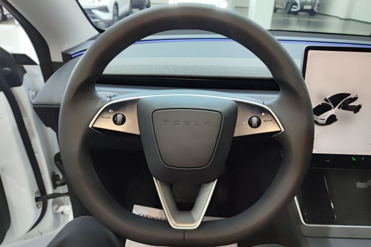 Used Tesla Model Y 2025 Rear-Wheel-Drive Version Steering Wheel