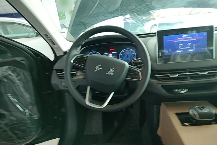 Used Hongqi E-QM5 2022 431 km Charge & Enjoy Edition
