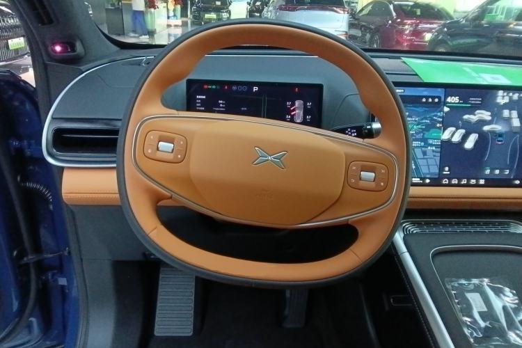 Used XPeng G9 2025 725 with Ultra-Long Range Max Steering Wheel