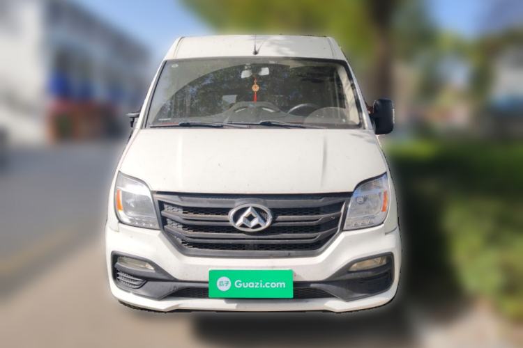 Used SAIC MAXUS Xintu V80 2018 2.5T 6-Speed Manual Aoyuntong Short Wheelbase Mid-Height 5-6 Seater